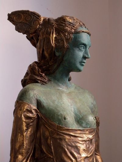 Flora di Floriano Ippoliti, scrultura in bronzo, 180 cm