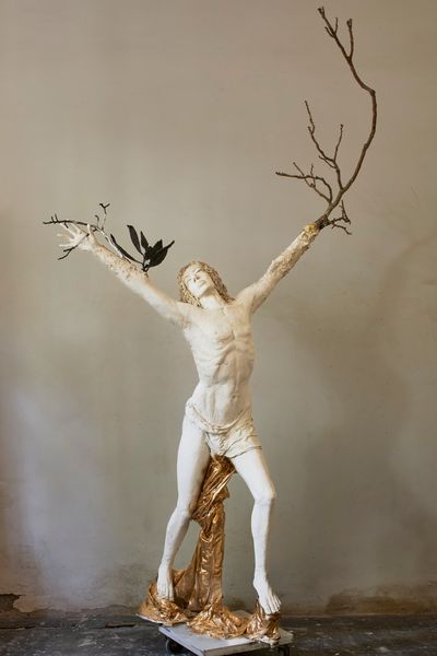 Uomo albero di Floriano Ippoliti, sanguigna su tavola, 99,5x211 cm
